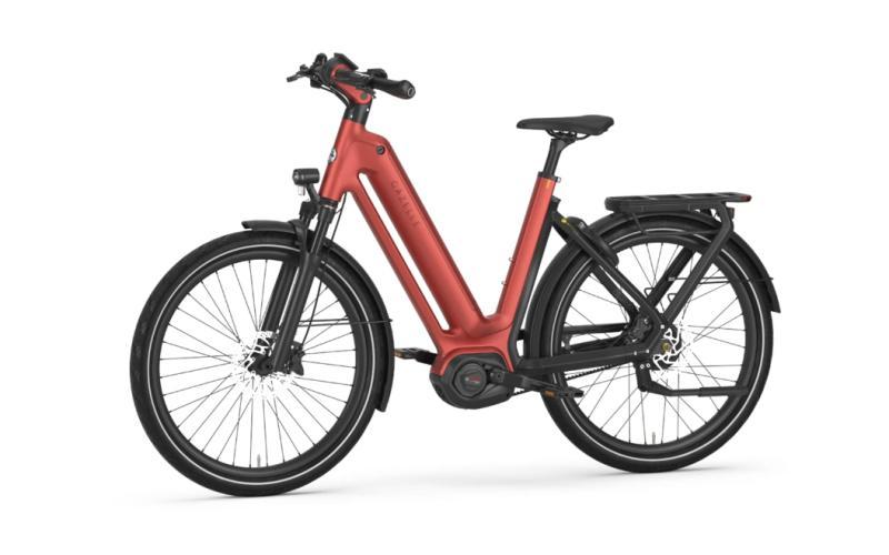 <p>Ga er eindeloos lang op uit met de Eclipse C380 HMB. Dankzij Bosch&rsquo; meest krachtige middenmotor en de accu met grote capaciteit. Je schakelt traploos voor extra gemak.</p>
