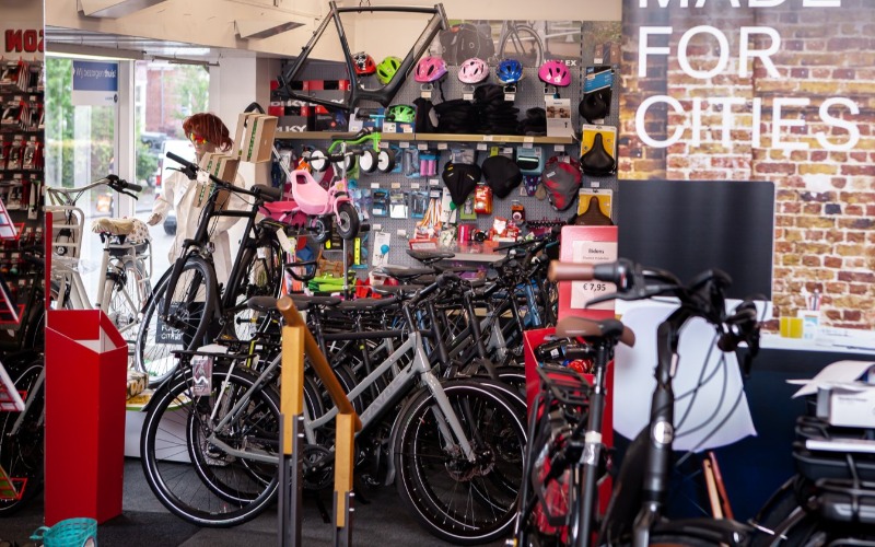 <p>In de fietsenwinkel Fietsshop Haren vind&nbsp;je&nbsp;de beste nieuwe fietsen. Je hebt hier de mogelijkheid om stadsfietsen, kinderfietsen en elektrische fietsen en nog veel meer nieuwe fietsen te kopen. Heb je&nbsp;liever geen nieuwe fiets? Bekijk dan onze&nbsp;tweedehands fietsen.</p>
