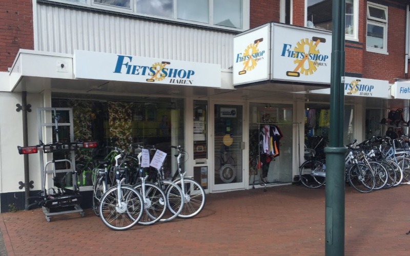 <p>Bij Fietsshop Haren, de fietsenwinkel nabij Groningen, vindt je alles wat je&nbsp;nodig heeft voor de mooiste fietstochten. Bij de fietsenzaak kun je&nbsp;nieuwe fietsen&nbsp;en&nbsp;tweedehands fietsen&nbsp;kopen en jouw&nbsp;fiets&nbsp;ter reparatie aanbieden.</p>
